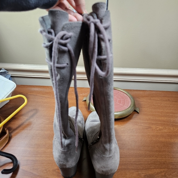 UGG AUSTRALIA SIZE US 6.5 Grey Suede PLATFORM WEDGE BOO… - Picture 2 of 8